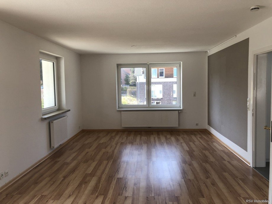 Wonzimmer oberes EG Etagenwohnung M�lln