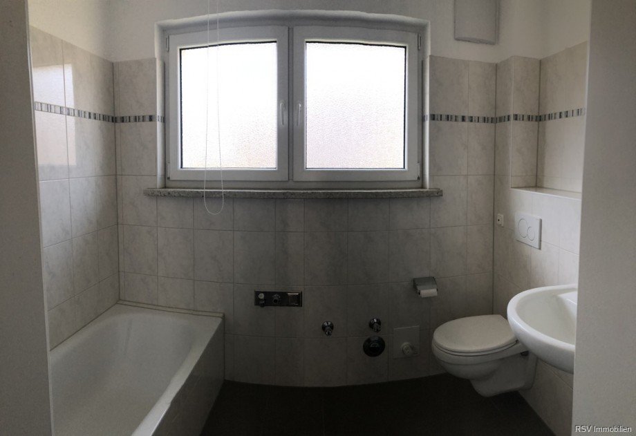 Badezimmer EG Etagenwohnung M�lln